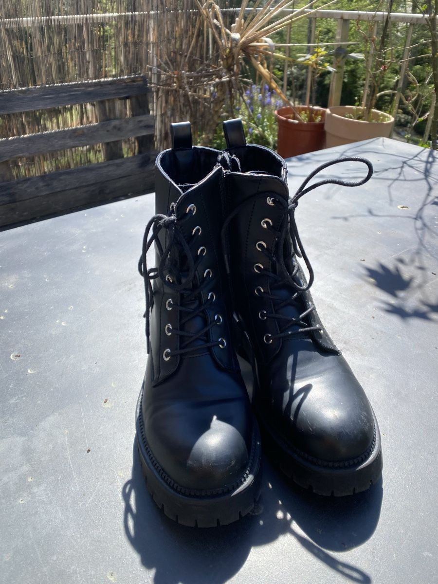 Scarpe da donna: Black boots/ Bottes noires, 38 – Usato da Versoix venduto da jas_cn5n 3