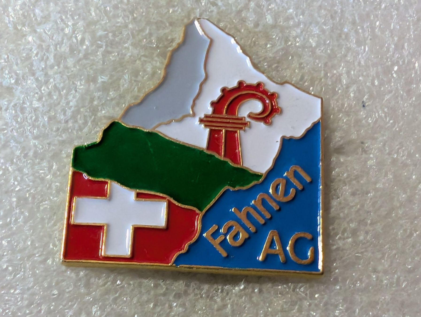 Placchette & Badge: Ansteckpin 18: Fahnen AG – Usato da Oppligen venduto da Pin-Fall-Shop