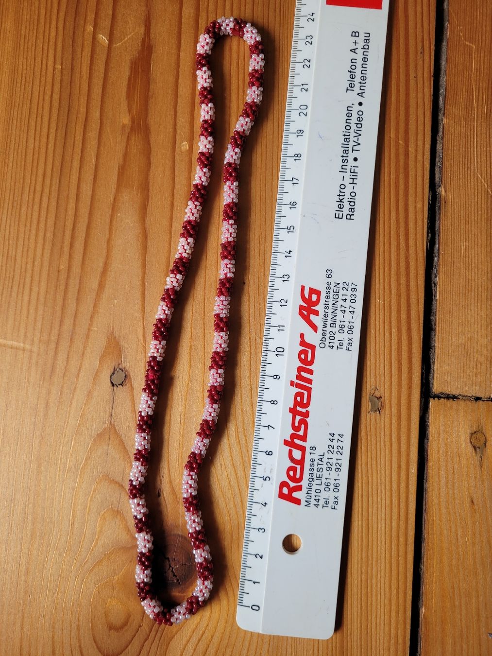 Catenine: Handgemachte Halskette, rot-weiss, Glasperlen – Usato da Binningen venduto da franzfritz 2