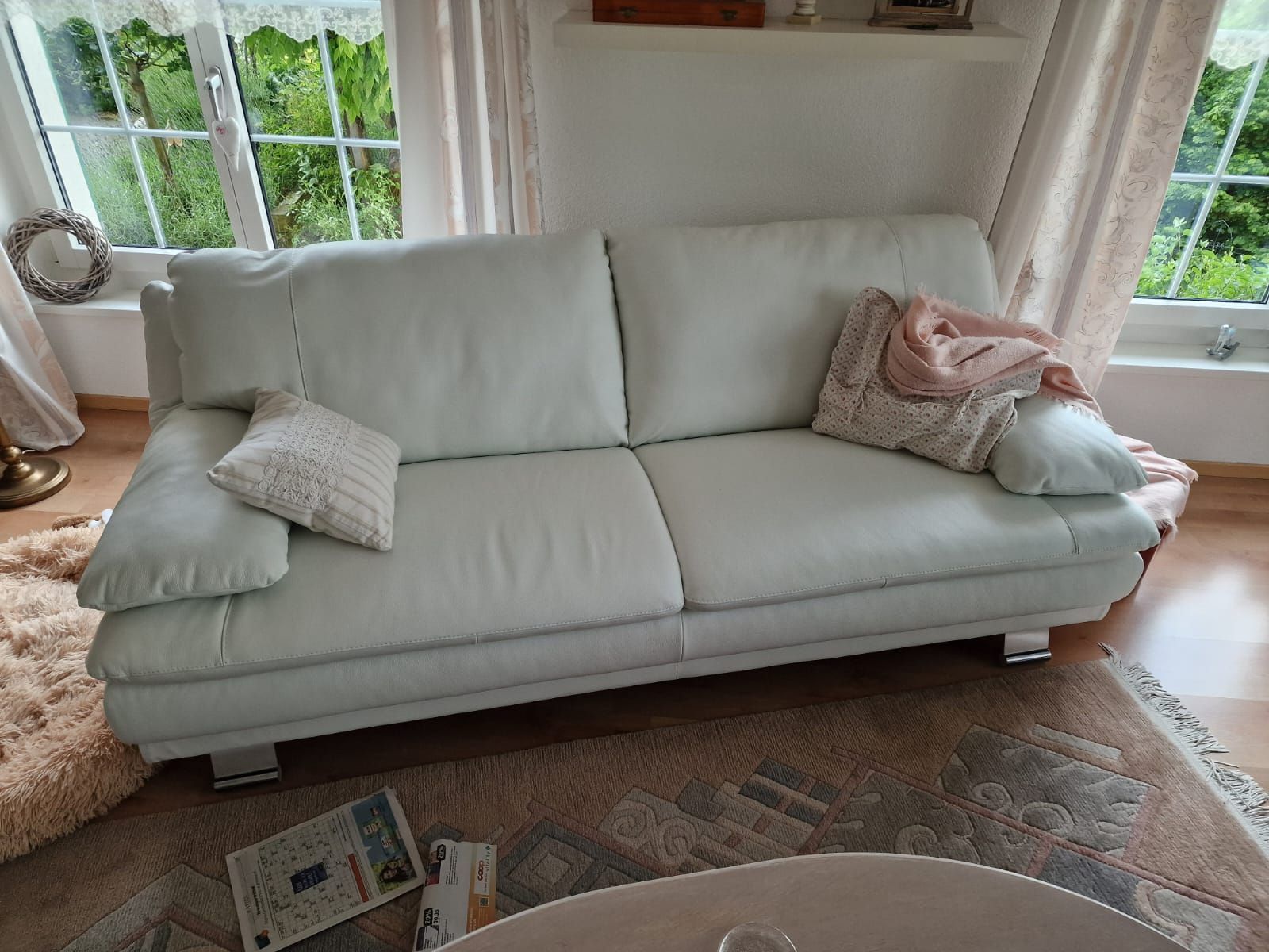 Sofas: Gut erhaltene Ledercouch, weiss, super bequem! – Gebraucht aus Gossau ZH von CR9 1