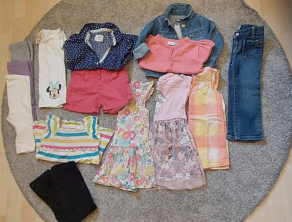 Lotti & Set di vestiti: Mädchenkleider gr 86/92 – Usato da Wohlenschwil venduto da Fabii82