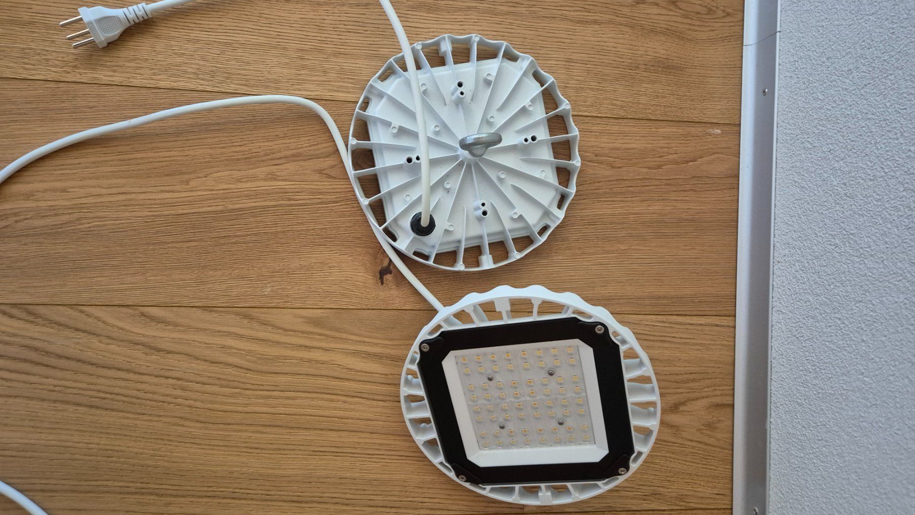 Lampade: 2x Pflanzenlampe – Usato da Visperterminen venduto da Latuechi 1