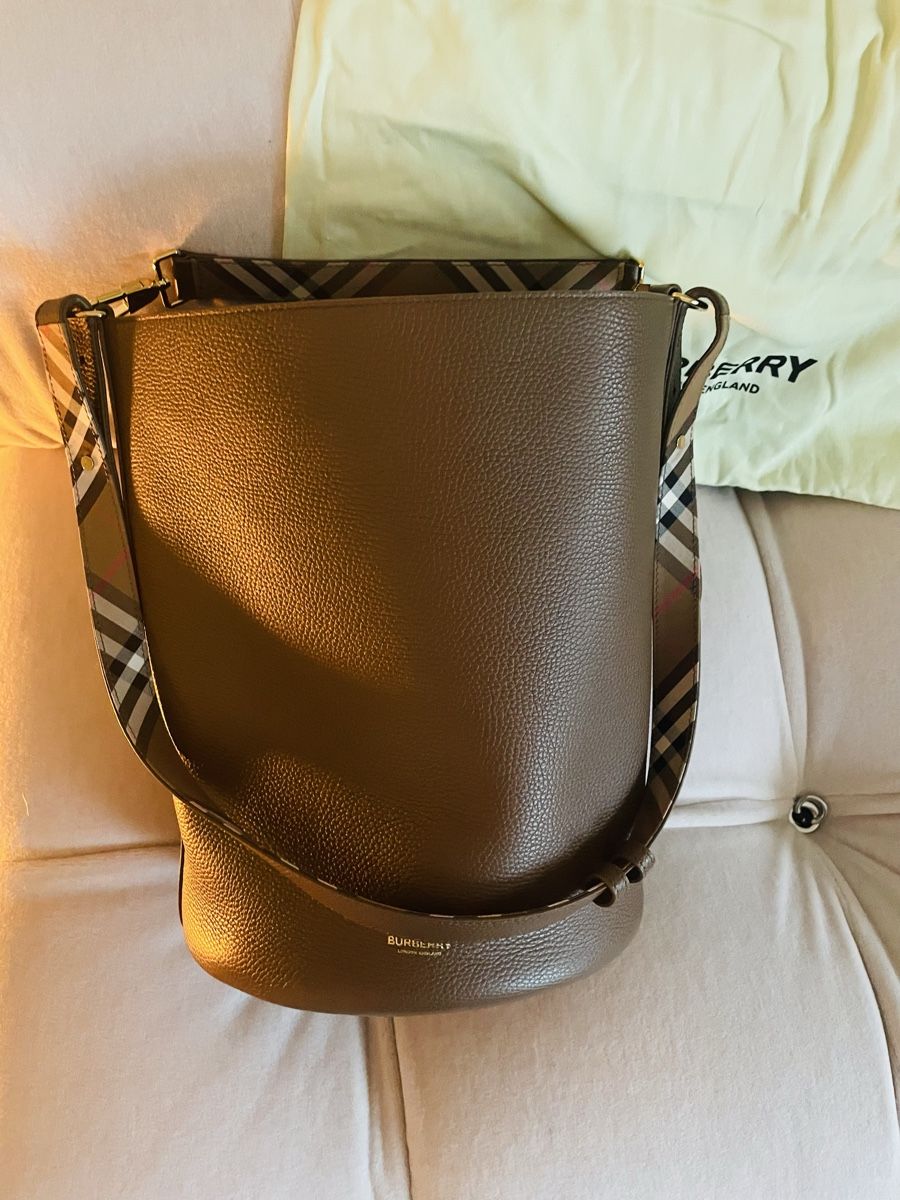 Burberry Borse da donna: Bucket Bag NEU, Burberry – Nuovo e nell'imballaggio originale da Tägerwilen venduto da CarolinaHerrera 5