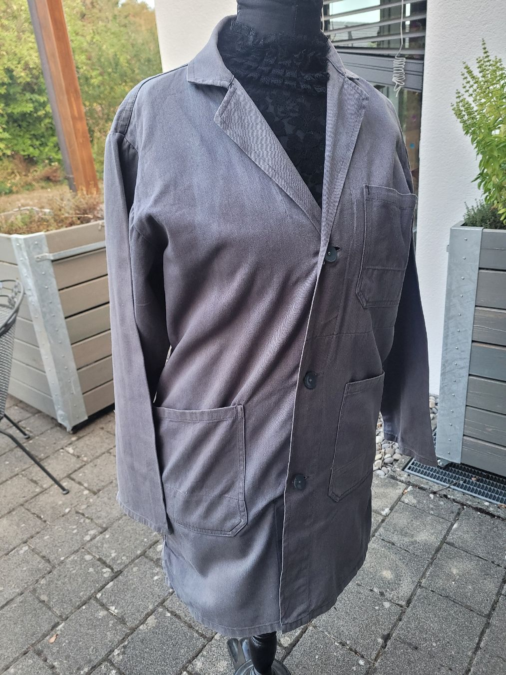 Altro per Abbigliamento & Protezione sul lavoro: Arbeitsmantel grau Baumwolle Grösse S – Usato da Tegerfelden venduto da Tiggerfreund