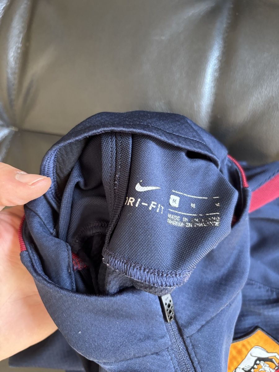 Nike Pulls & Sweat-shirts: Nike AS Roma Trainingspullover Grösse M dunkelblau – D'occasion à Chur par Cuteclothes7k 2