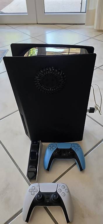 Console: PlayStation 5 mit Zubehör  – Usato da Freienwil venduto da Derendingerag