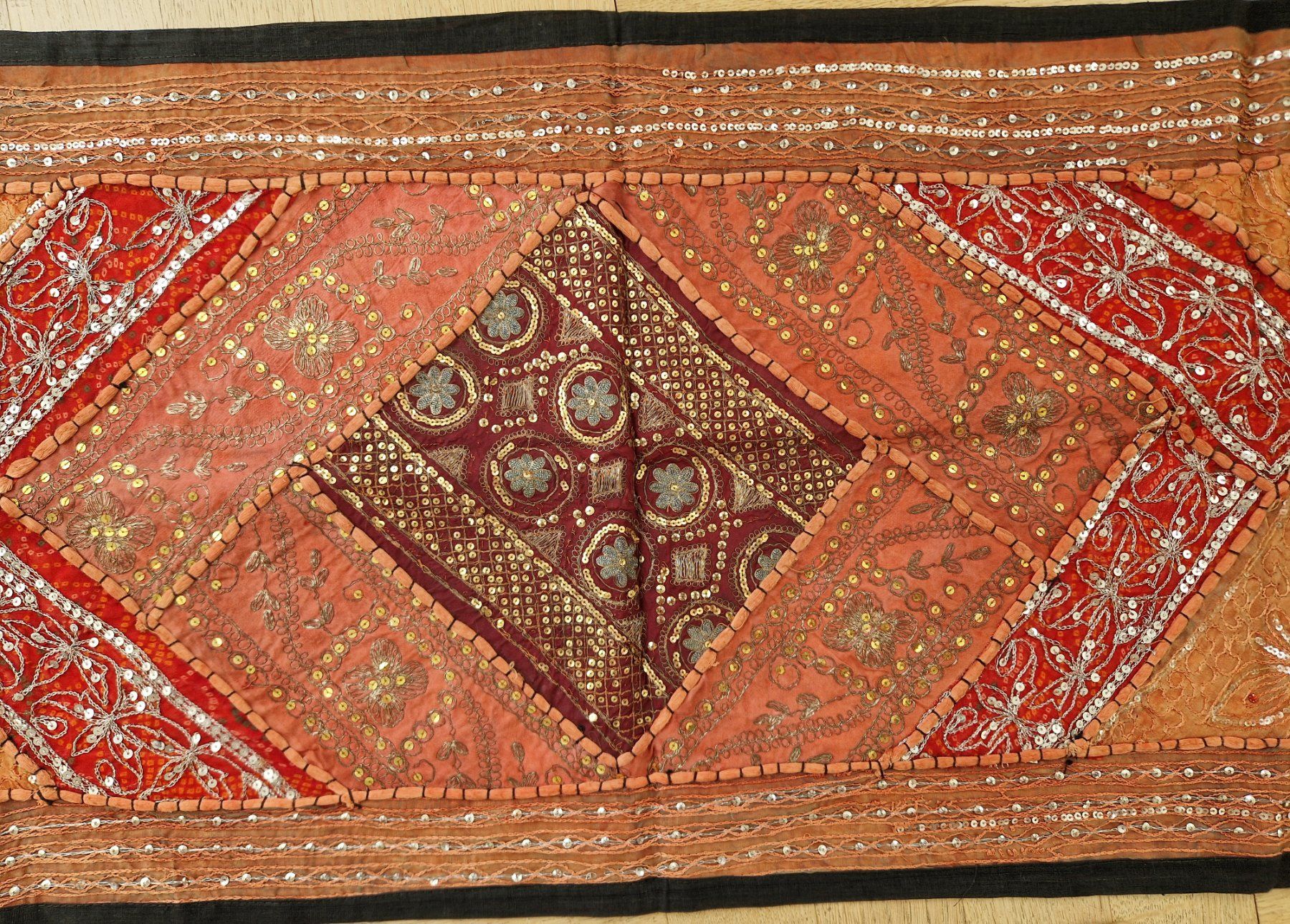 Tessuti: Tischläufer / Indischer Patchwork Handbestickt mit Pailetten – Usato da Küsnacht ZH venduto da 2011_ 9