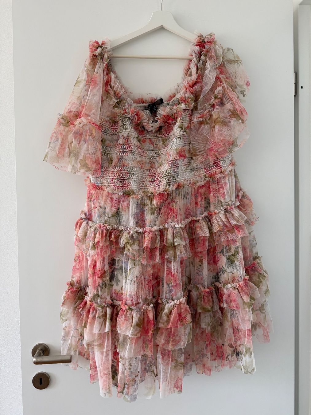 Vestiti: Robe de la marque Needle & thread taille 52 – Usato da Lausanne venduto da sar_ch6x