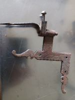 Antike, geschmiedete Scharniere