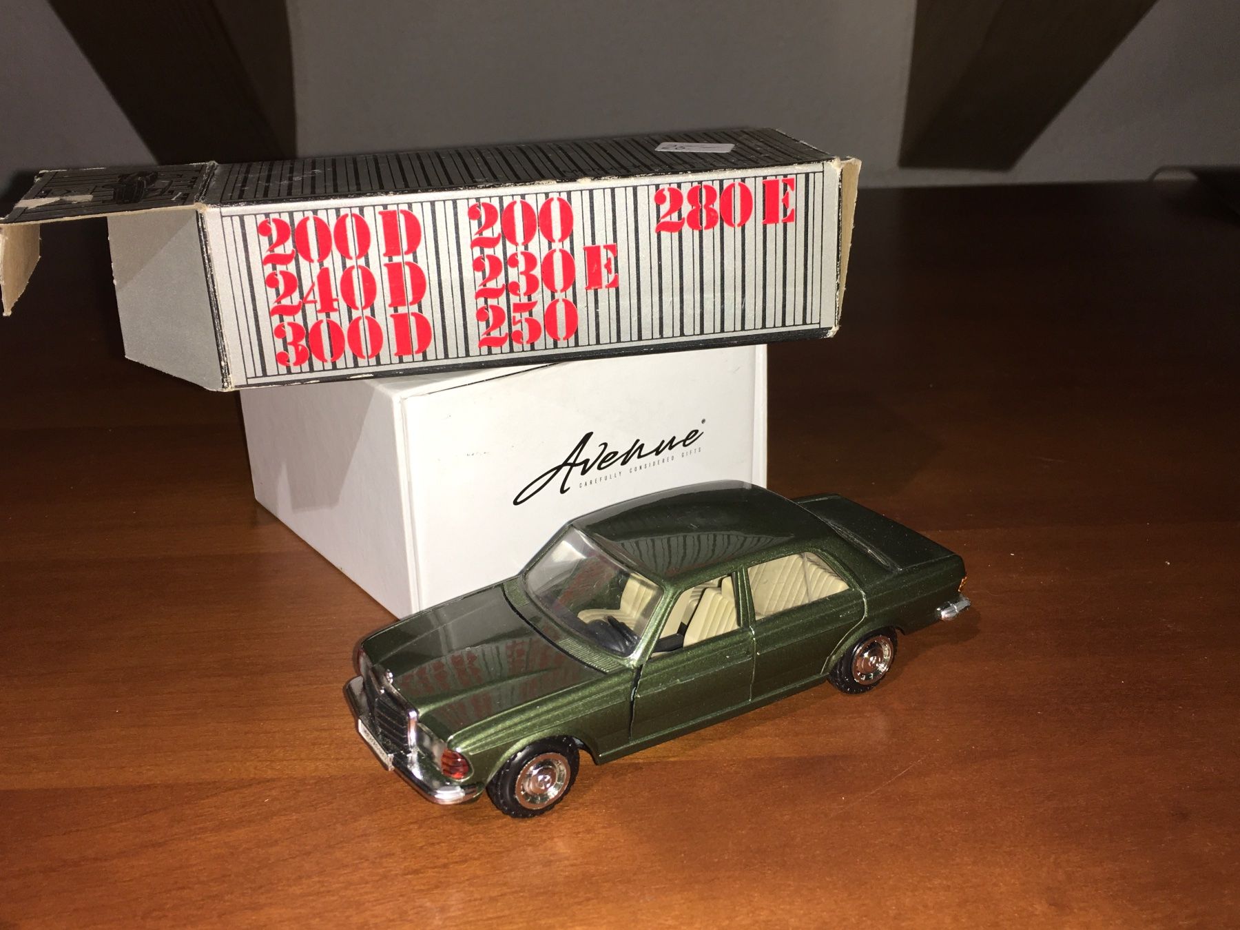 Mercedes-Benz Modellini d'auto: Mercedes-Benz 200 D - 300 D oder 200 - 280 von Cursor – Nuovo (secondo la descrizione) da Wohlen AG venduto da PrivatSammlung