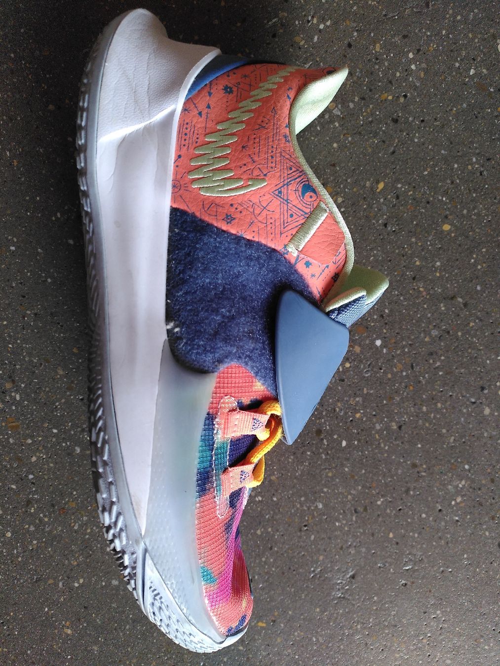 Nike Scarpe da uomo: Nike Kyrie Low 3 CJ1286-600 – Nuovo (secondo la descrizione) da Zürich venduto da aurelie.99