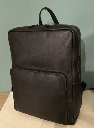Schwarzer Lederrucksack