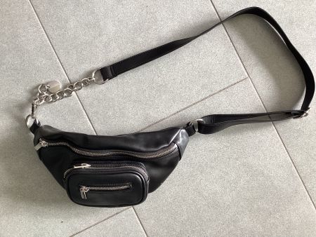 Schwarze Bauchtasche mit Kette - Top Zustand, Herbst!