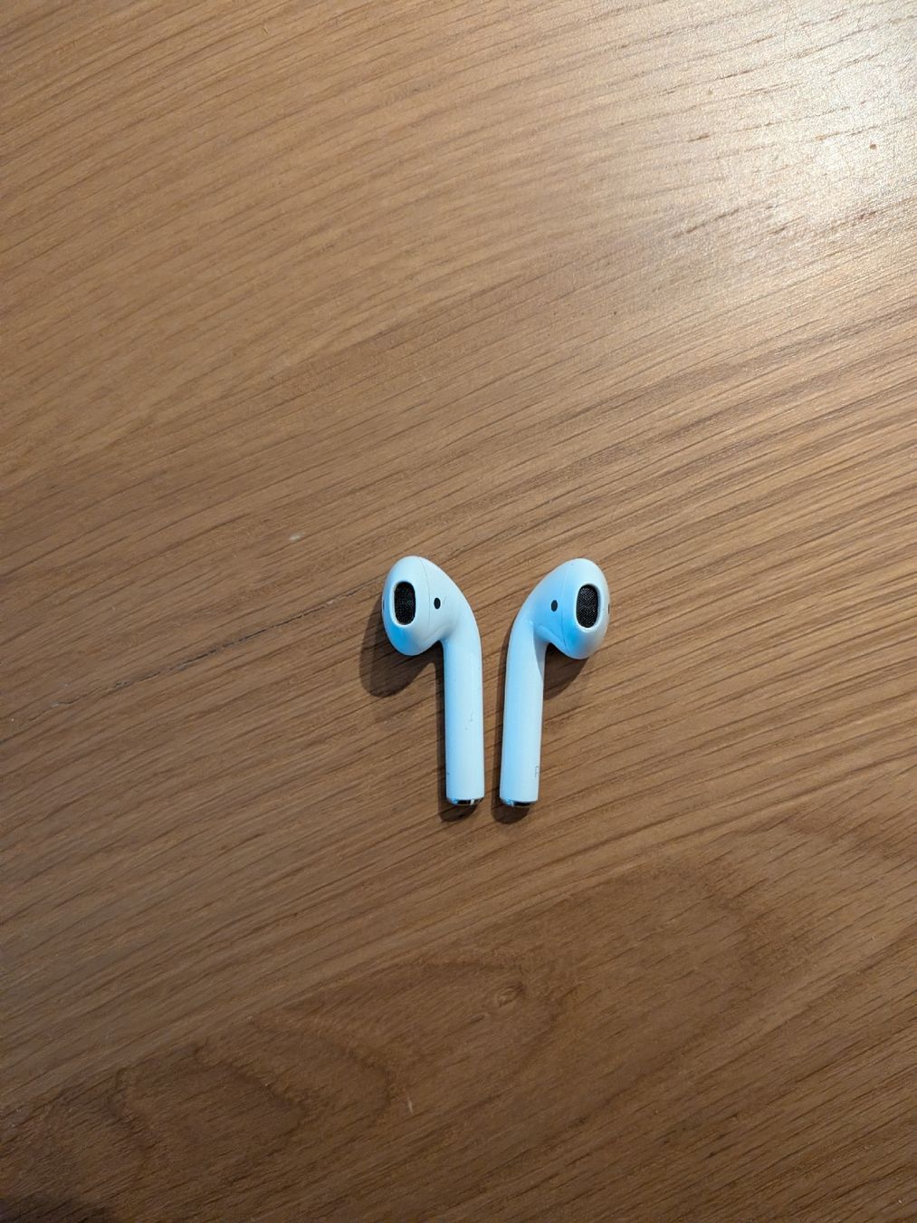 Apple Cuffie: Apple AirPods 2. Generation inkl. Ladecase – Usato da Steinhausen venduto da MikeAir 2