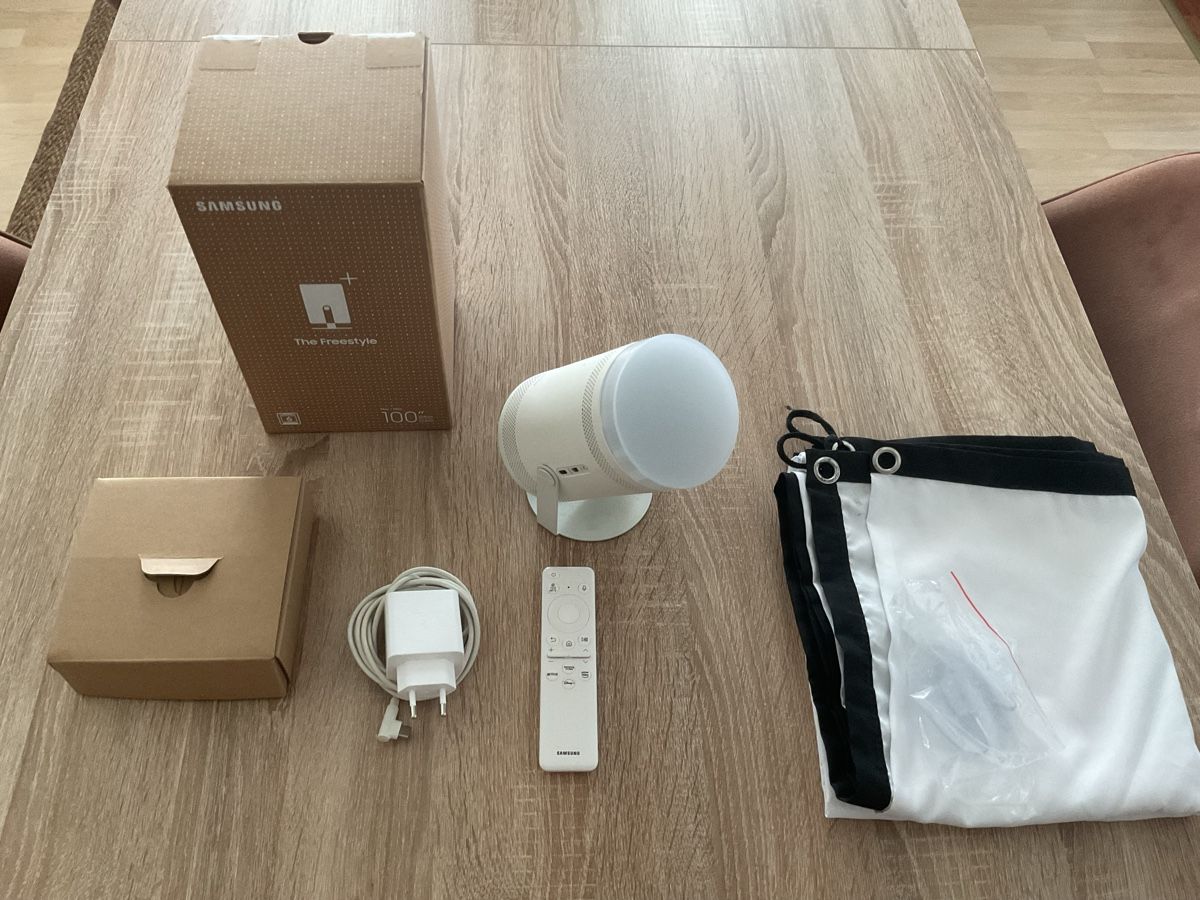 Samsung Proiettori: Samsung "The Freestyle" 2nd Generation Projektor + Tuch – Nuovo (secondo la descrizione) da Glattpark-Opfikon venduto da Zizzo