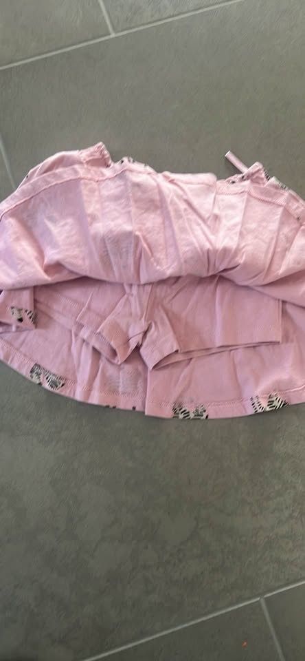 Kleider & Röcke: 2 Rockhose Mädchen Gr.98 / 104 – Gebraucht aus Seon von Sunny-Schmuck78 1