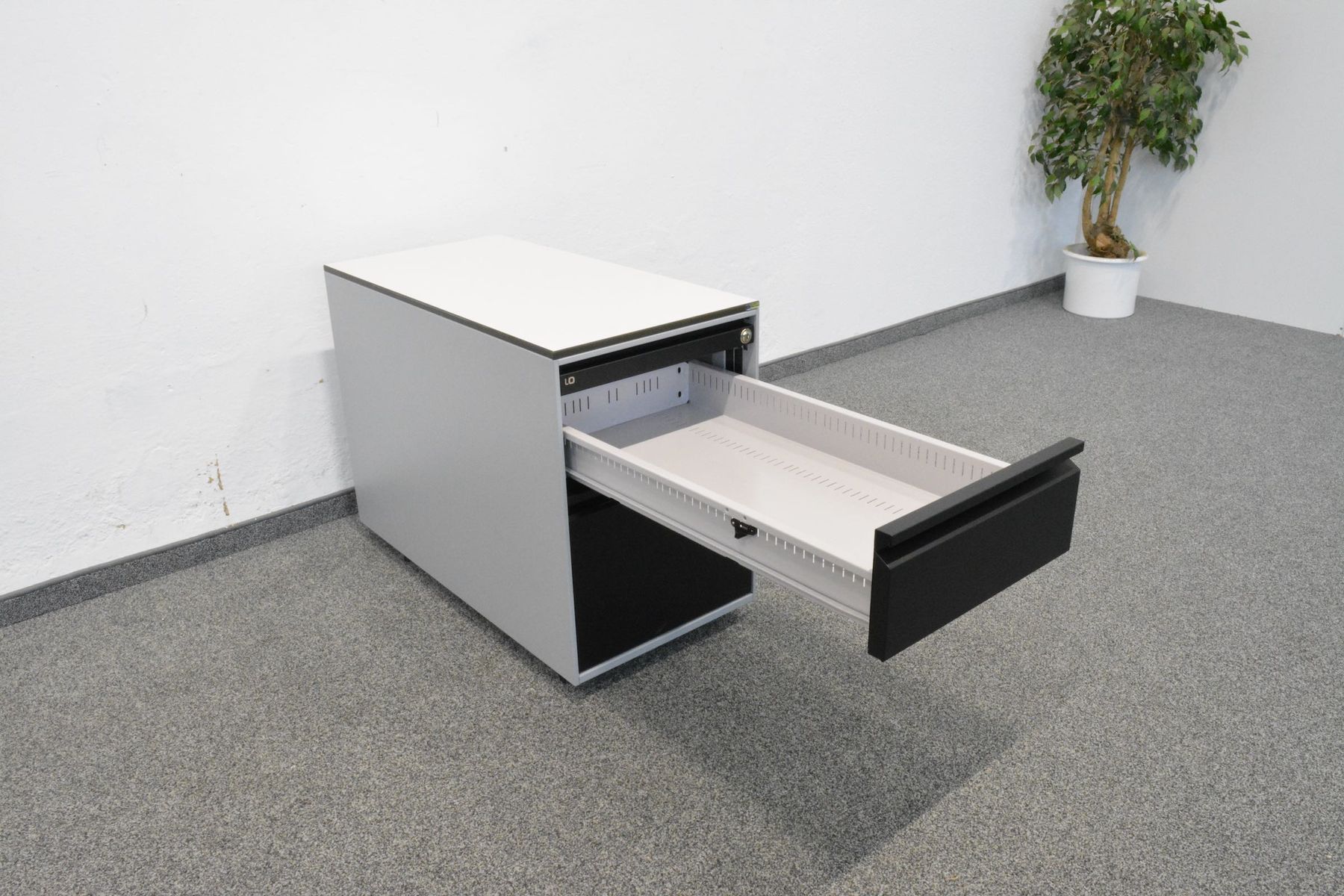 Lista Banconi: Lista Office LO Serie L Roll-Korpus 800mm - – Usato da Schönenwerd venduto da mcofficeshop 2
