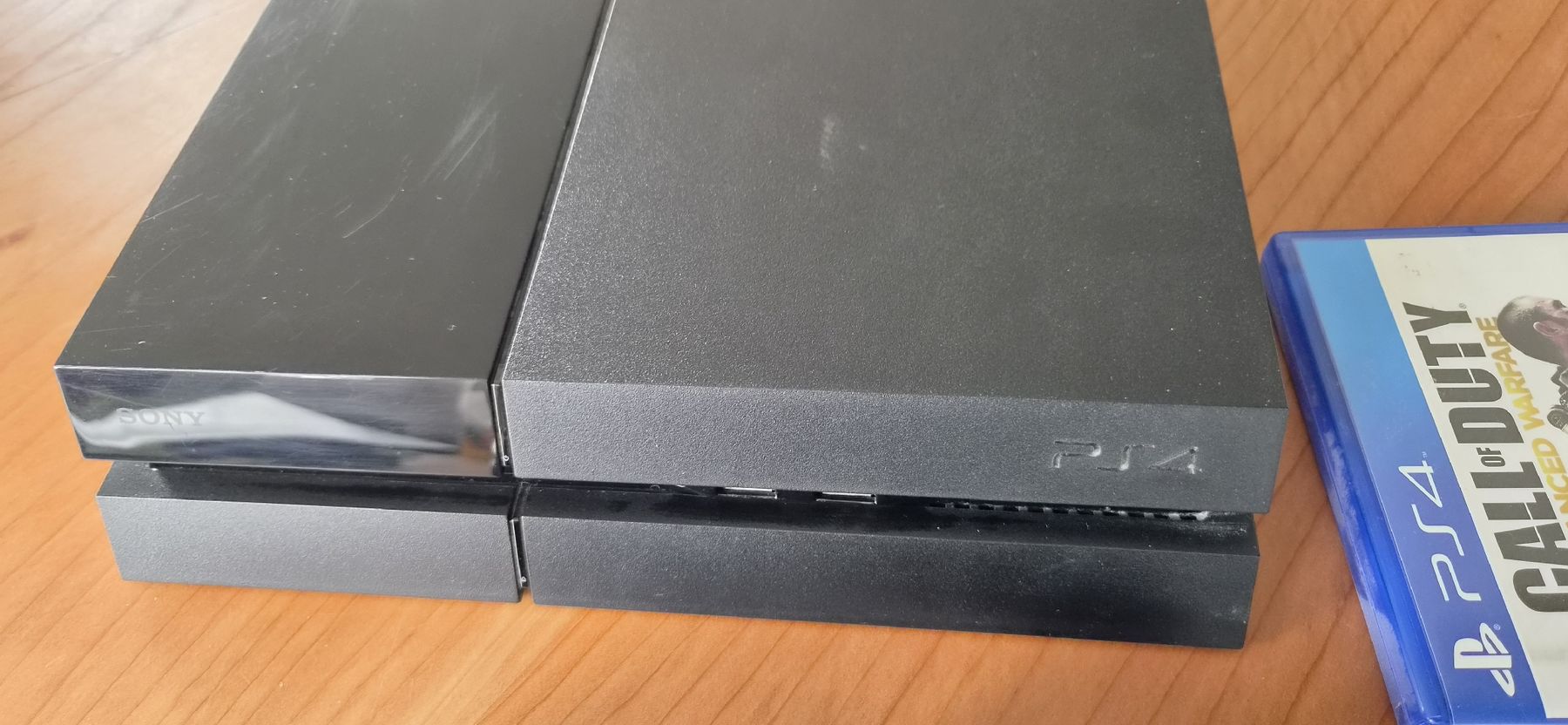 Sony Konsolen: PlayStation 4 mit 2 Controllern & 4 Spielen  – Gebraucht aus Ottikon von toebsen 1