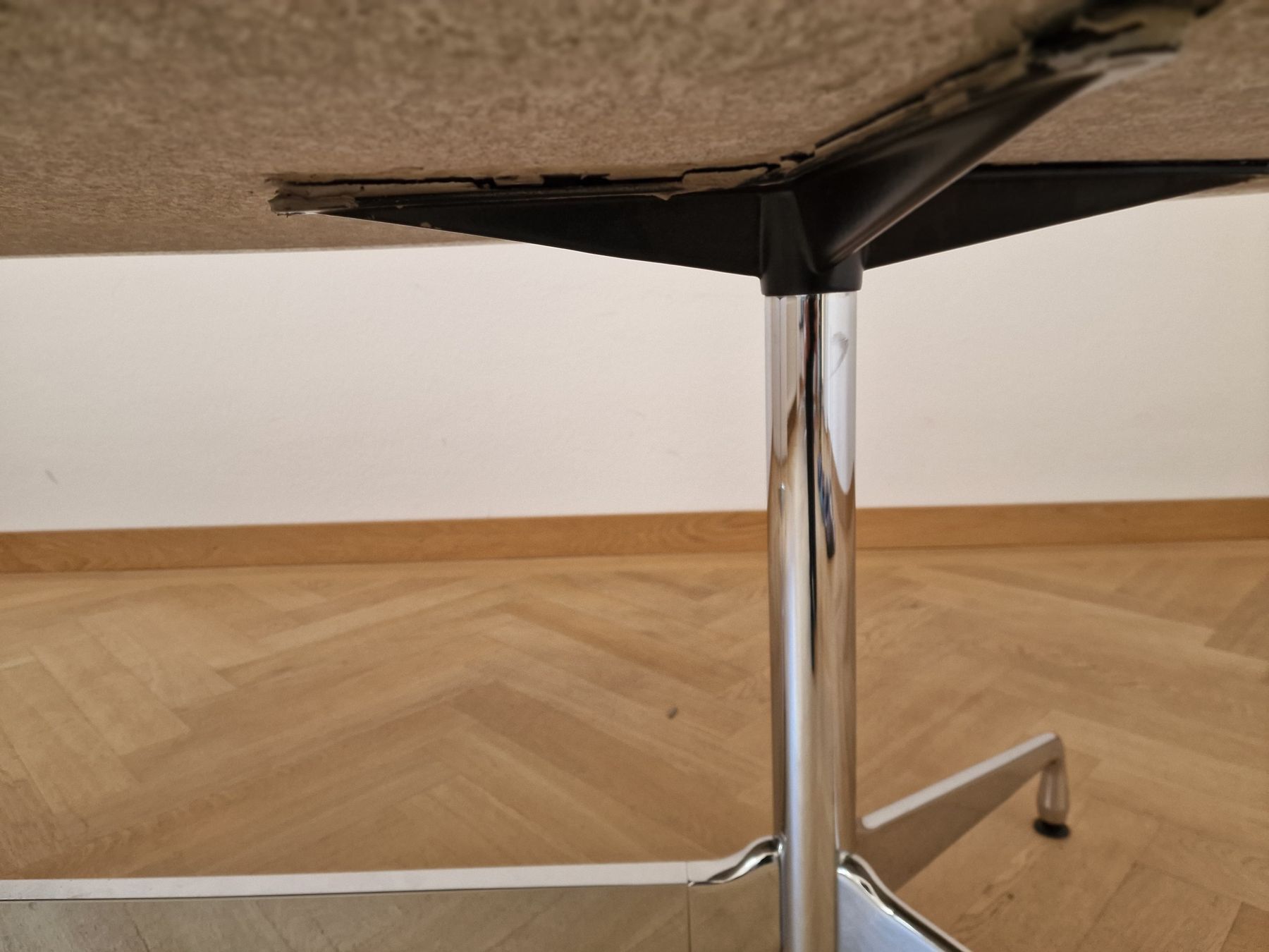 Tavoli: Design Klassiker Eames Vitra Esstisch Sonderanfertigung – Usato da Gelterfingen venduto da charly3333 3