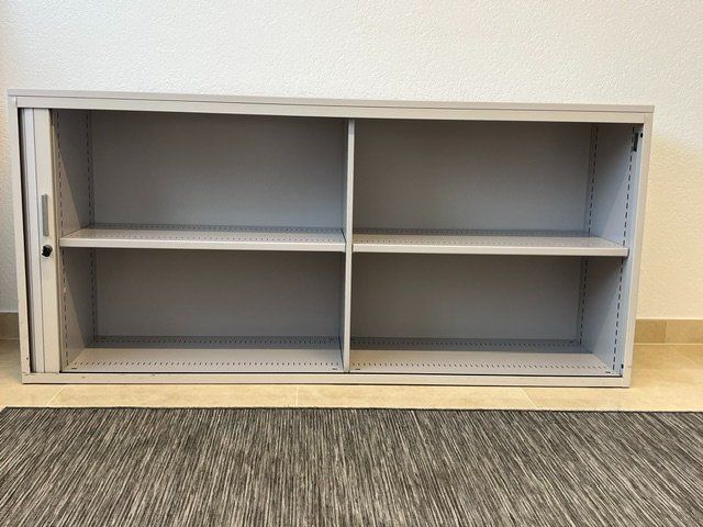 Armadi: Lateralschrank oder Rollschrank in hellgrau – Usato da Dottikon venduto da Cgreg 1