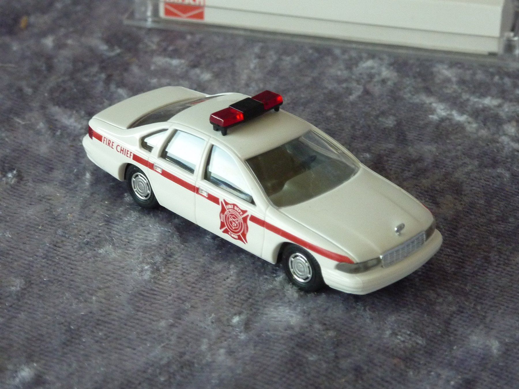 Busch Modellini d'auto: Chevrolet Caprice Fire Chief  1:87 – Nuovo e nell'imballaggio originale da Dürrenäsch venduto da Cobra1ch 3