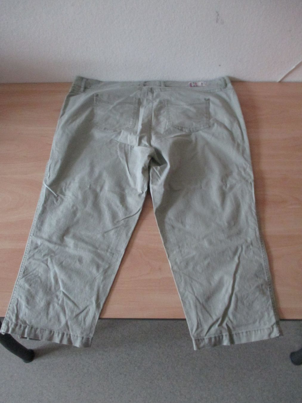 Hosen: Leichte 7/8 Baumwoll Stretch Sommerhose Gr.50 Helles Oliv – Gebraucht aus Winterthur von katzen07 6