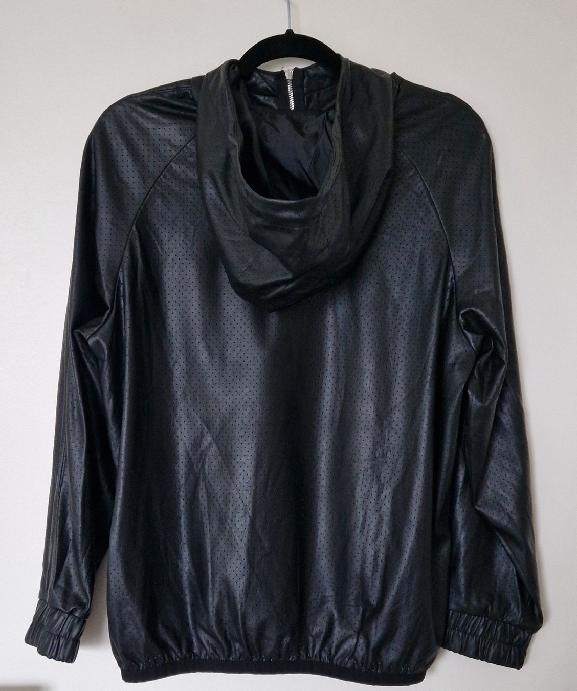 Zara Maglioni & Felpe: ZARA Schwarzes Sweatshirt mit Lederoptik, Gr. S – Usato da Allschwil venduto da merve_g 2