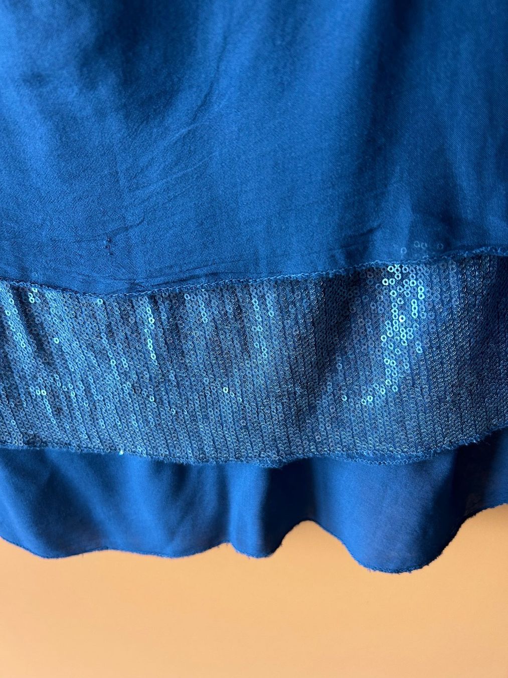 Top: Top élégant blue avec des paillettes gr. M – Nuovo (secondo la descrizione) da Arbedo venduto da nadia1973 1