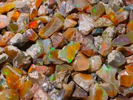 äthiopischer Opal dunkle Base lot 100 karat  2.5 zu 5 kt