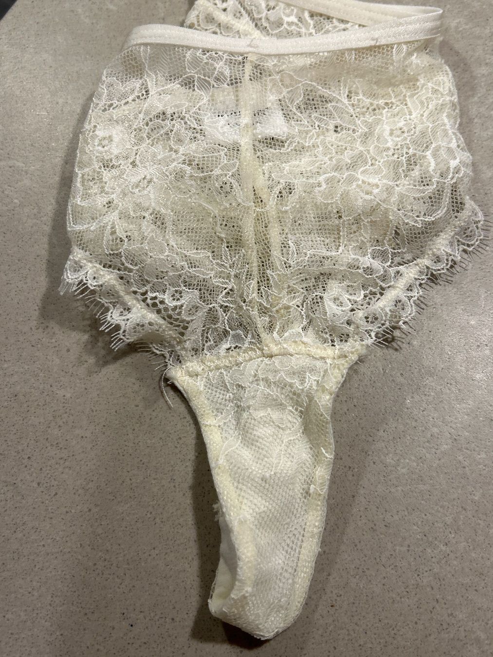 Manor Altra biancheria intima: Tanga ecru mit Spitzen von Manor Gr. M – Usato da Brunnen venduto da Nala2929 1