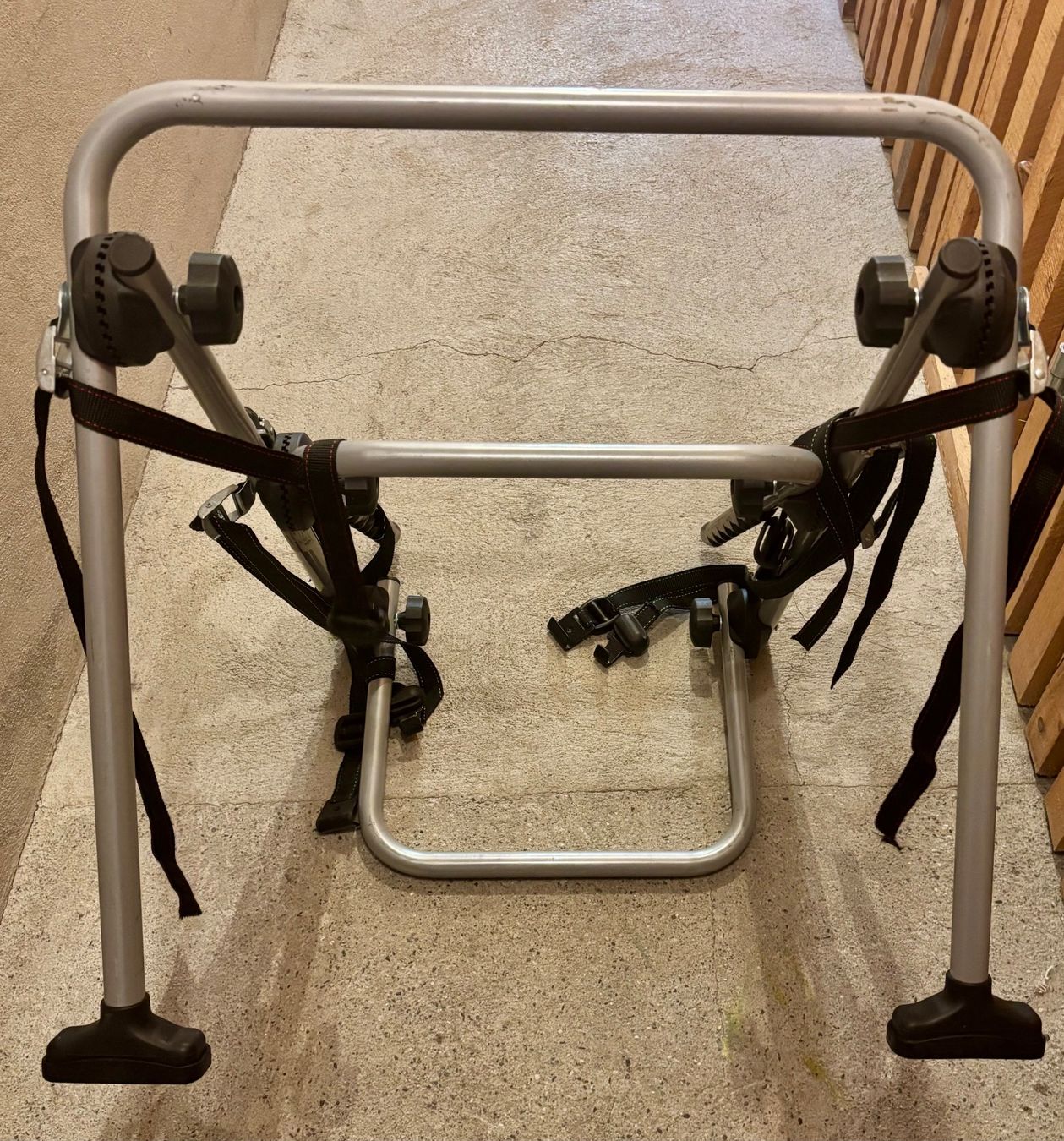 Autres accessoires p. véhicule: Porte-vélos de coffre solide - – D'occasion à Savièse par Incanta
