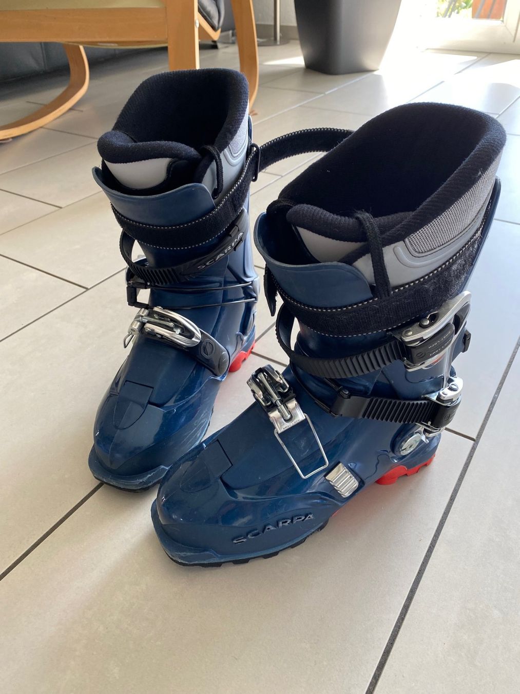 Scarpa Scarpe da donna: Tourenskischuh 7.5-8 – Usato da Kestenholz venduto da Cdk10
