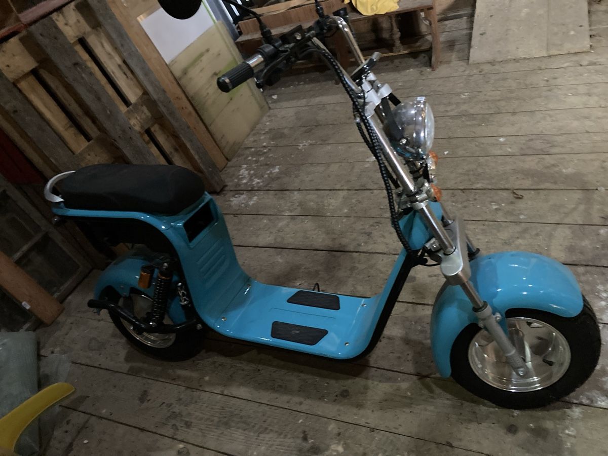 Elektromobile: Elektro Roller – Neu und originalverpackt aus Belp von Cikarus