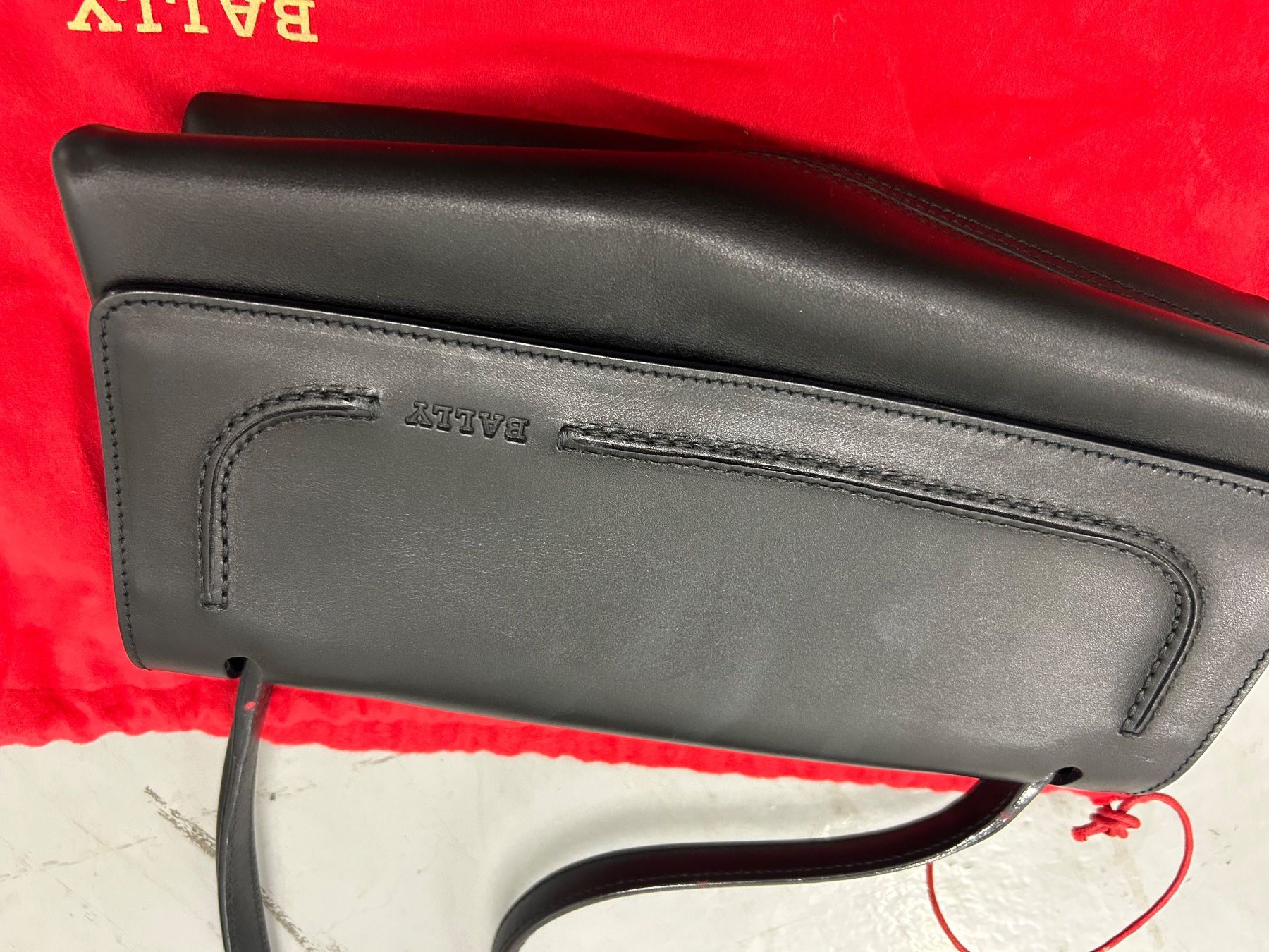 Bally Sacs femmes: Bally Lederhandtasche UmhängeTasche mit Beutel – D'occasion à Bern par floorball_zoro 1