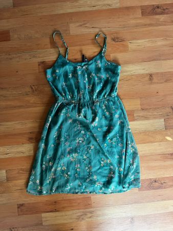 Grünes Blumenkleid
