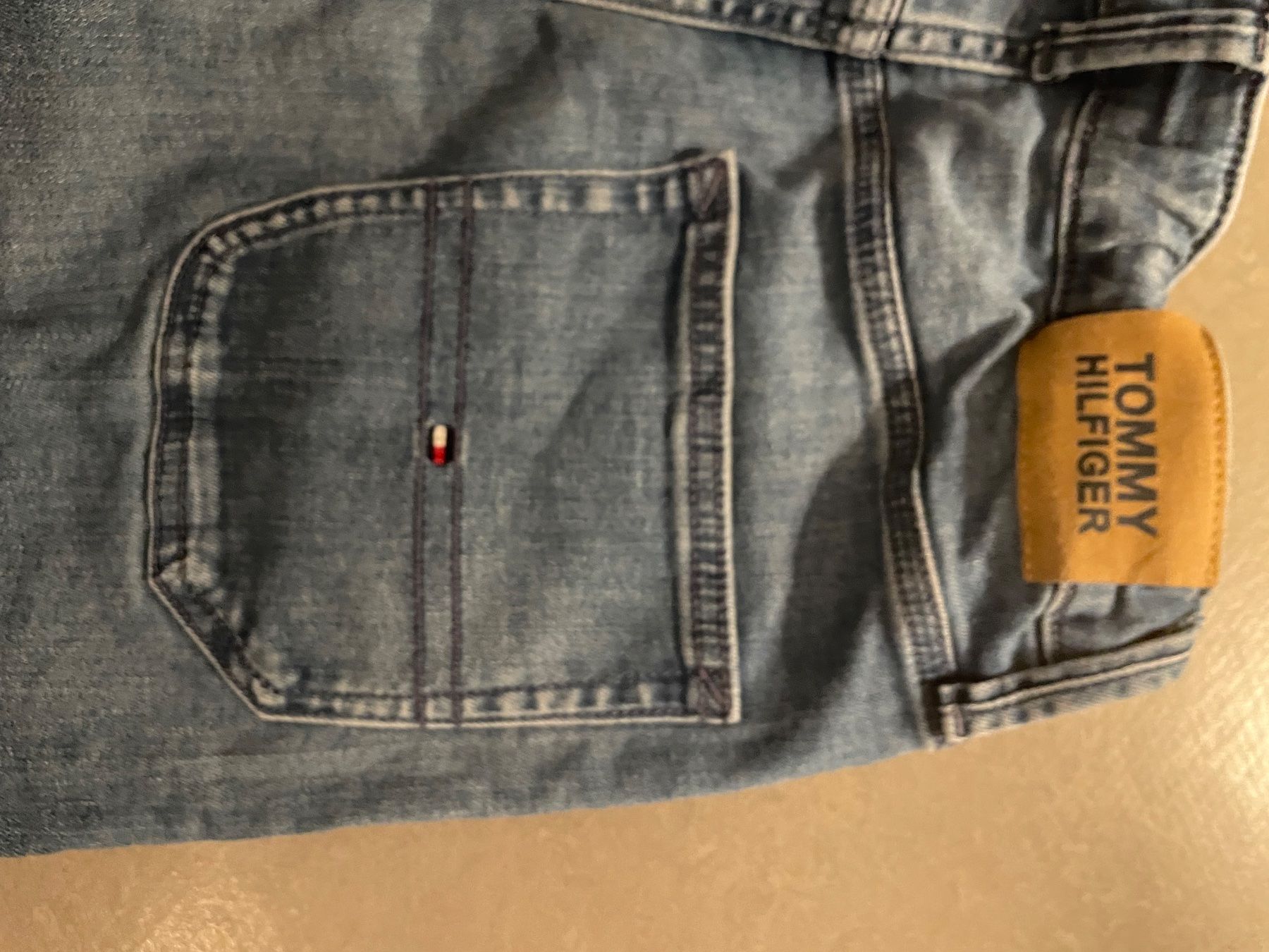 Tommy Hilfiger Pantaloni: Tommy Hilfiger kurze Jeans Hose – Nuovo (secondo la descrizione) da Zürich venduto da Ivona3 4