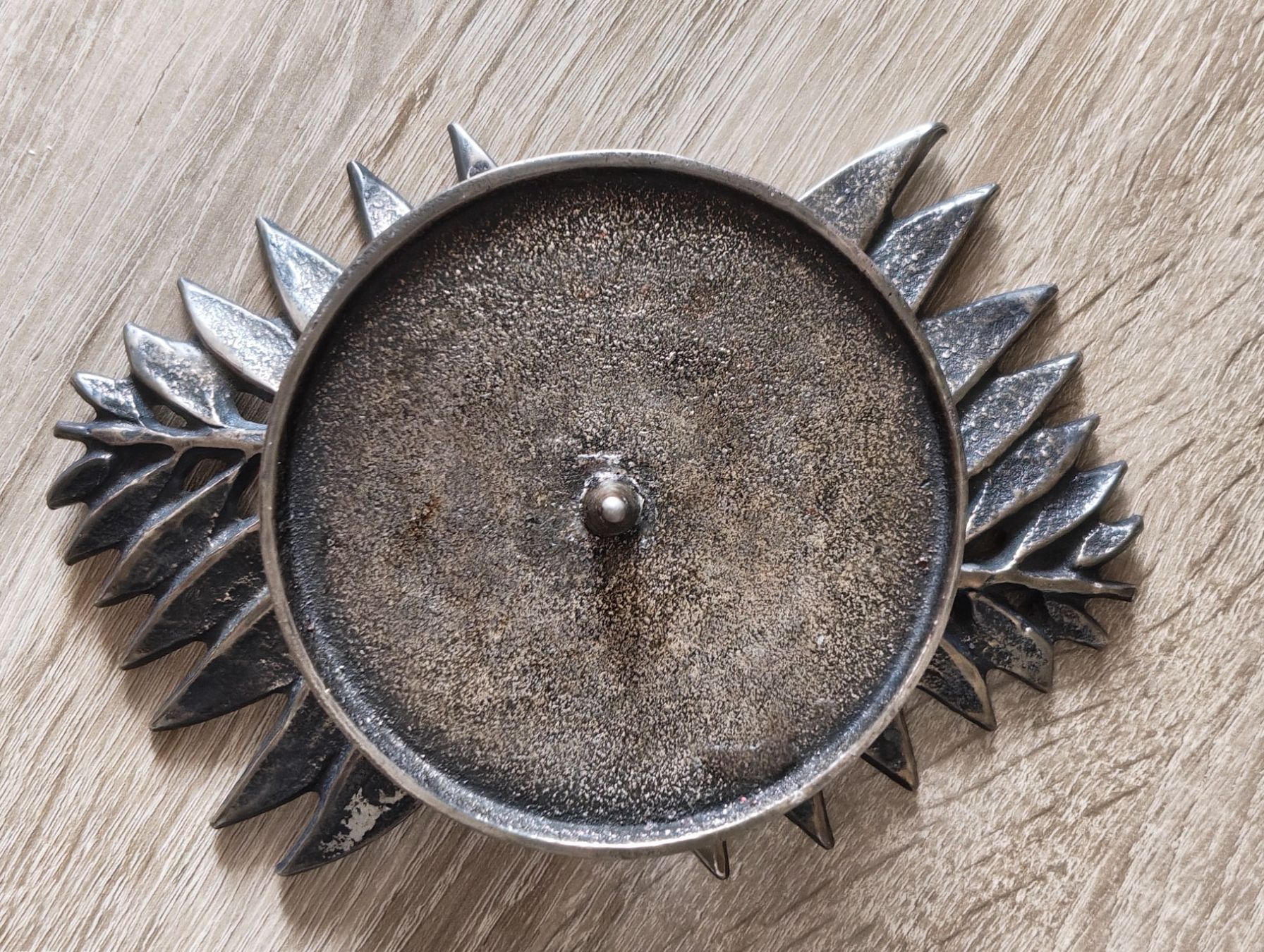 Kerzenständer: Kerzenhalter aus Metall mit Stilisierten Feder oder Blattfuß – Gebraucht aus St. Gallen von Ricardo_Deals 1