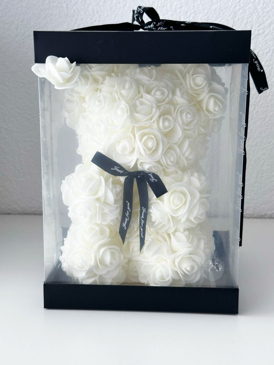 Alle Dekorationen: Rosenbär Weiss mit Geschenkbox Neu-Geschenkidee – Neu und originalverpackt aus Eglisau von Brewster1 1