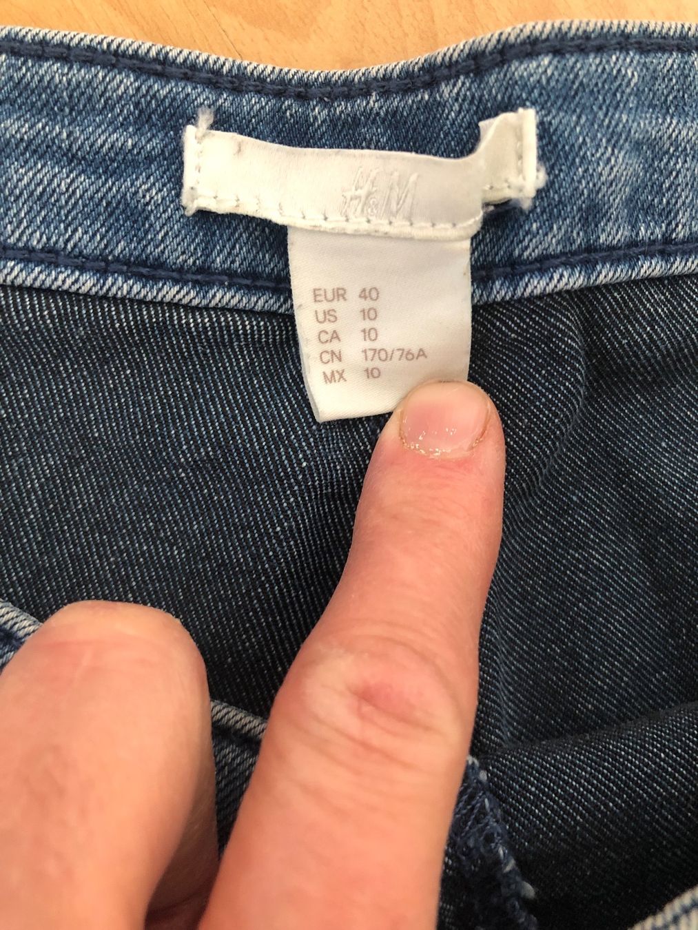 H&M Jeans: Jeanshose kurz Gr 40 – Gebraucht aus Zürich von Herbion1 1