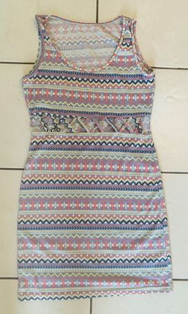 Sommerliches Minikleid mit Muster, Grösse S, topp