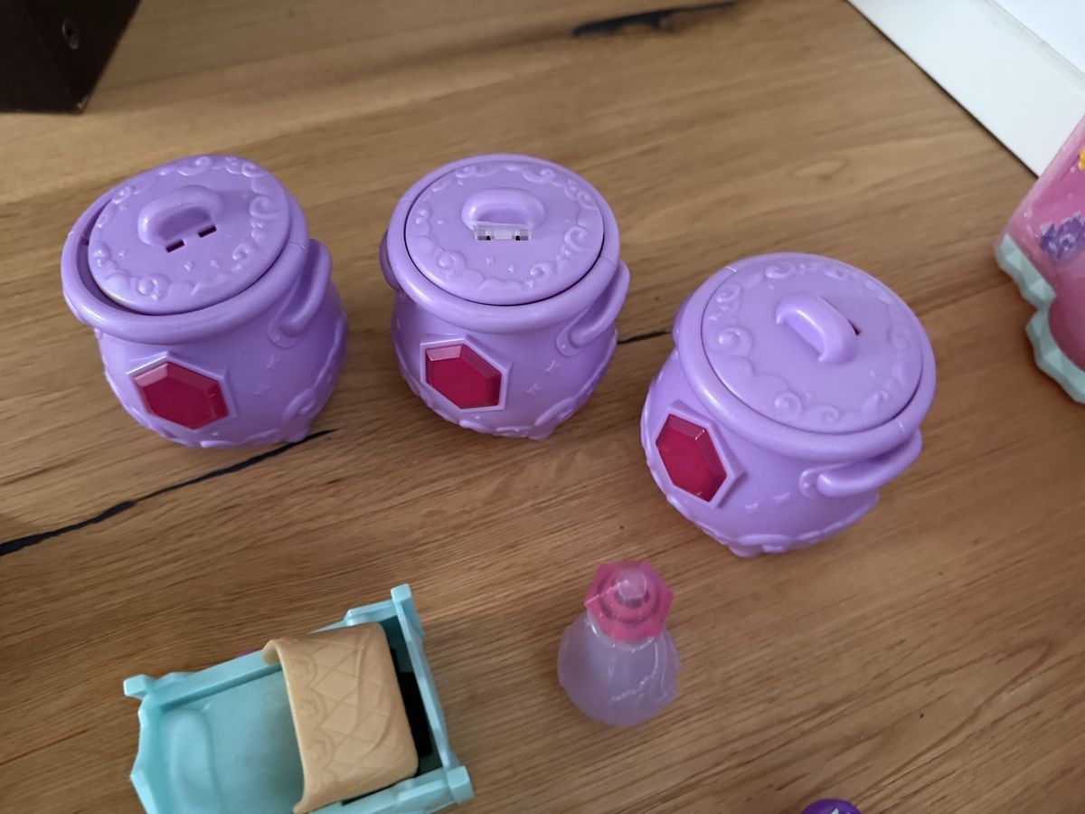 Jouets: Mini Mixies mit Schloss – D'occasion à Mur (Vully) FR par seaila 3