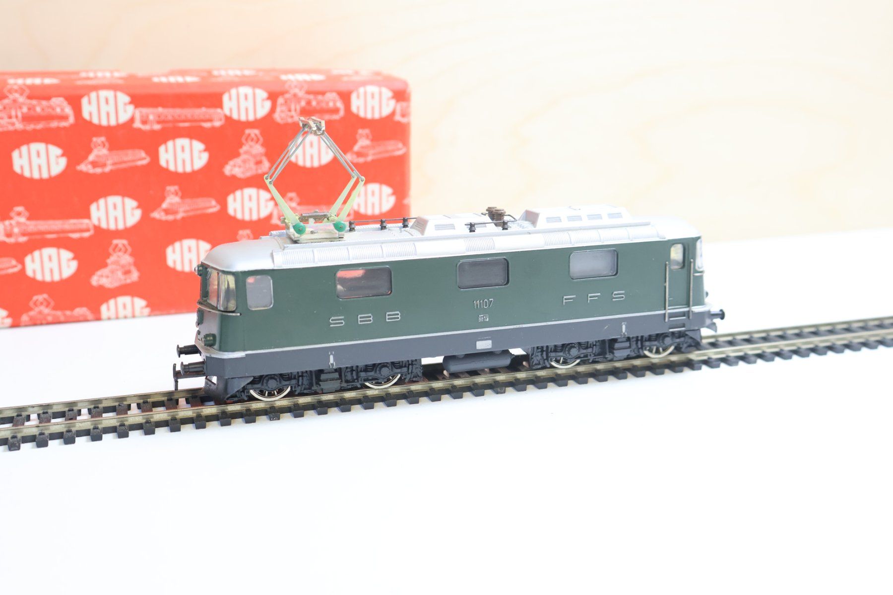 Hag Modellini di ferrovie: HAG SBB Re 4/4 E-Lok Nr. 161 H0 DC – Usato da Winterthur venduto da Monstera 1