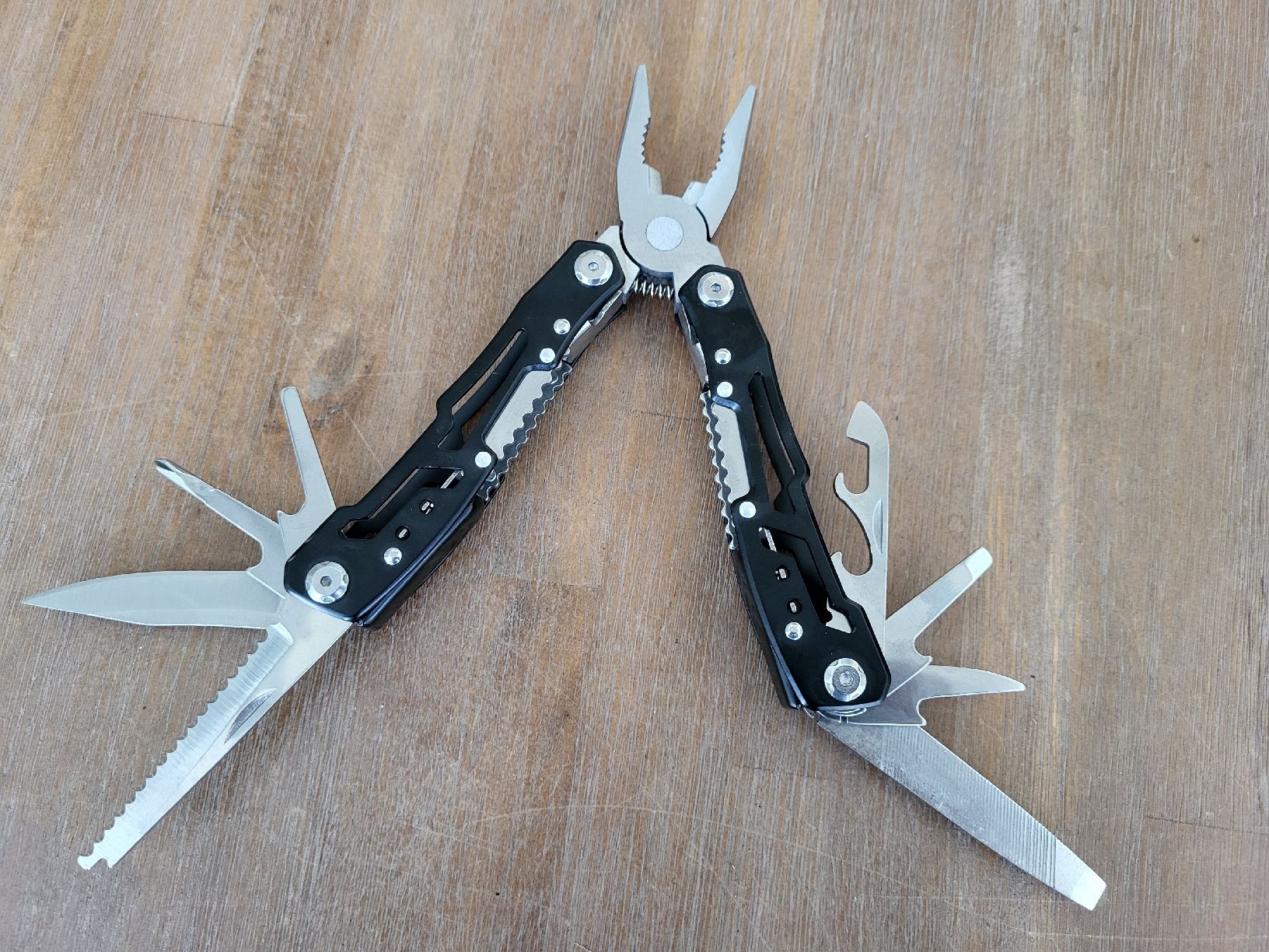 Tous les outils: MULTITOOL NEU – Neuf avec emballage d'origine à Lommiswil par Fridu_C