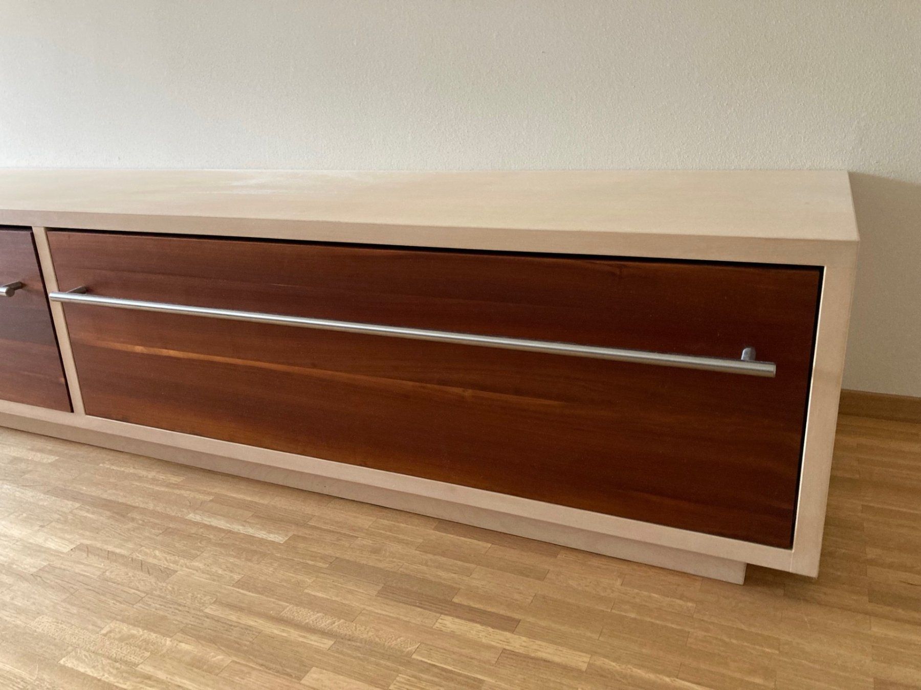 Articoli in legno: Schweizer Design Sideboard mit Zwetschenholz (Schubladen) – Usato da Faulensee venduto da Teukrer 2