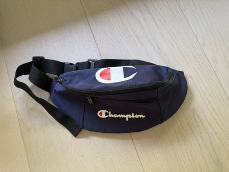 Bauchtasche von Champion dunkelblau guter Zustand