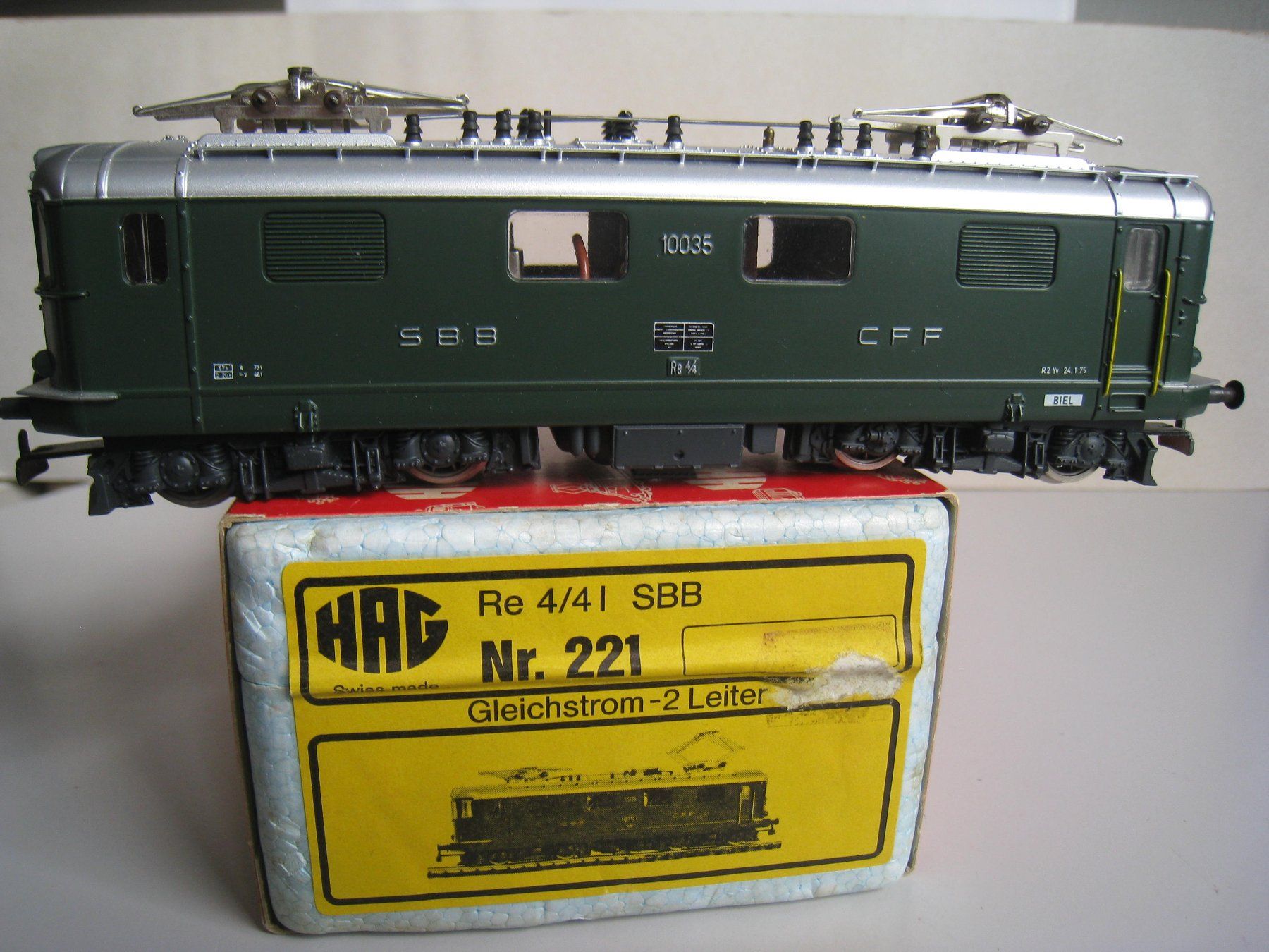Hag Modellini di ferrovie: Hag SBB Re 4/4 I 10035 2 Panto 1.Version,  221 – Usato da Buchs ZH venduto da swiss-train
