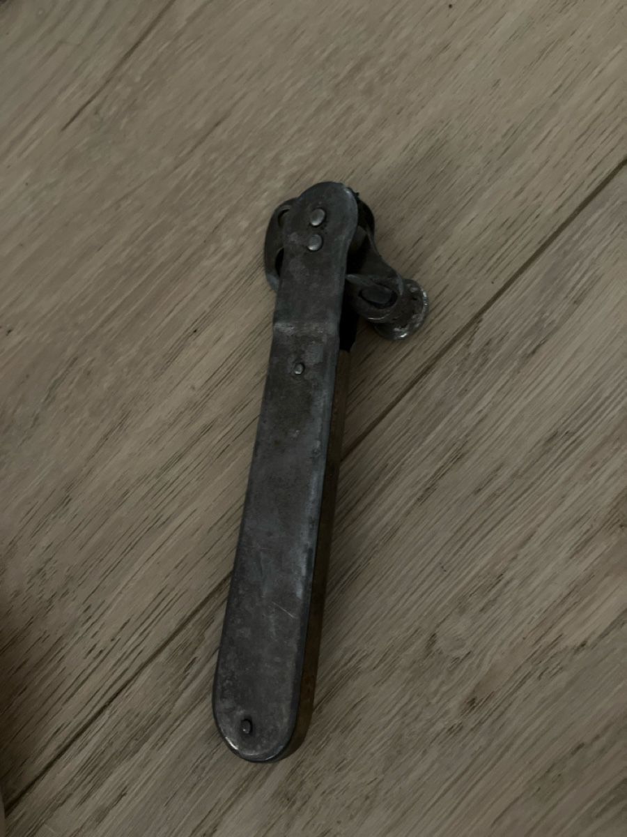 Tous les outils: Ouvre boîte vintage  – D'occasion à Bramois par rac_qmr6 2