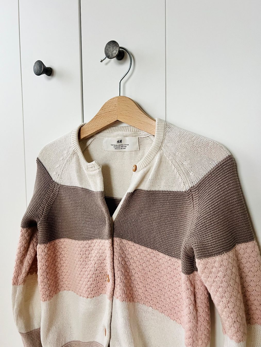 H&M Pullover & Sweatshirts: H&M 110 - 116 Pullover Strickjacke beige rosa – Gebraucht aus Burgdorf von rulan