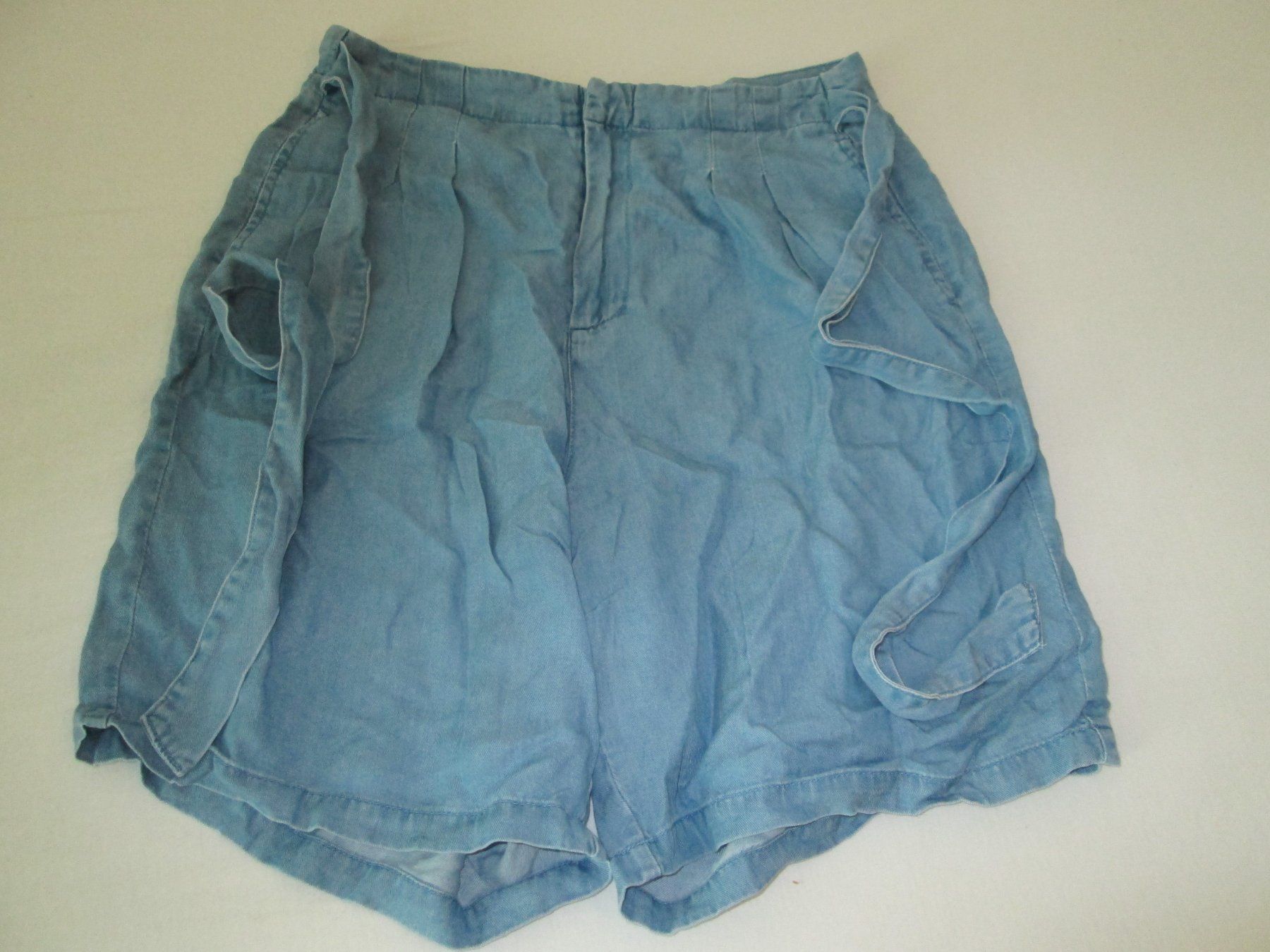 Vero Moda Pantalons: Shorts Vero Moda – D'occasion à Neuchâtel par Dualseele