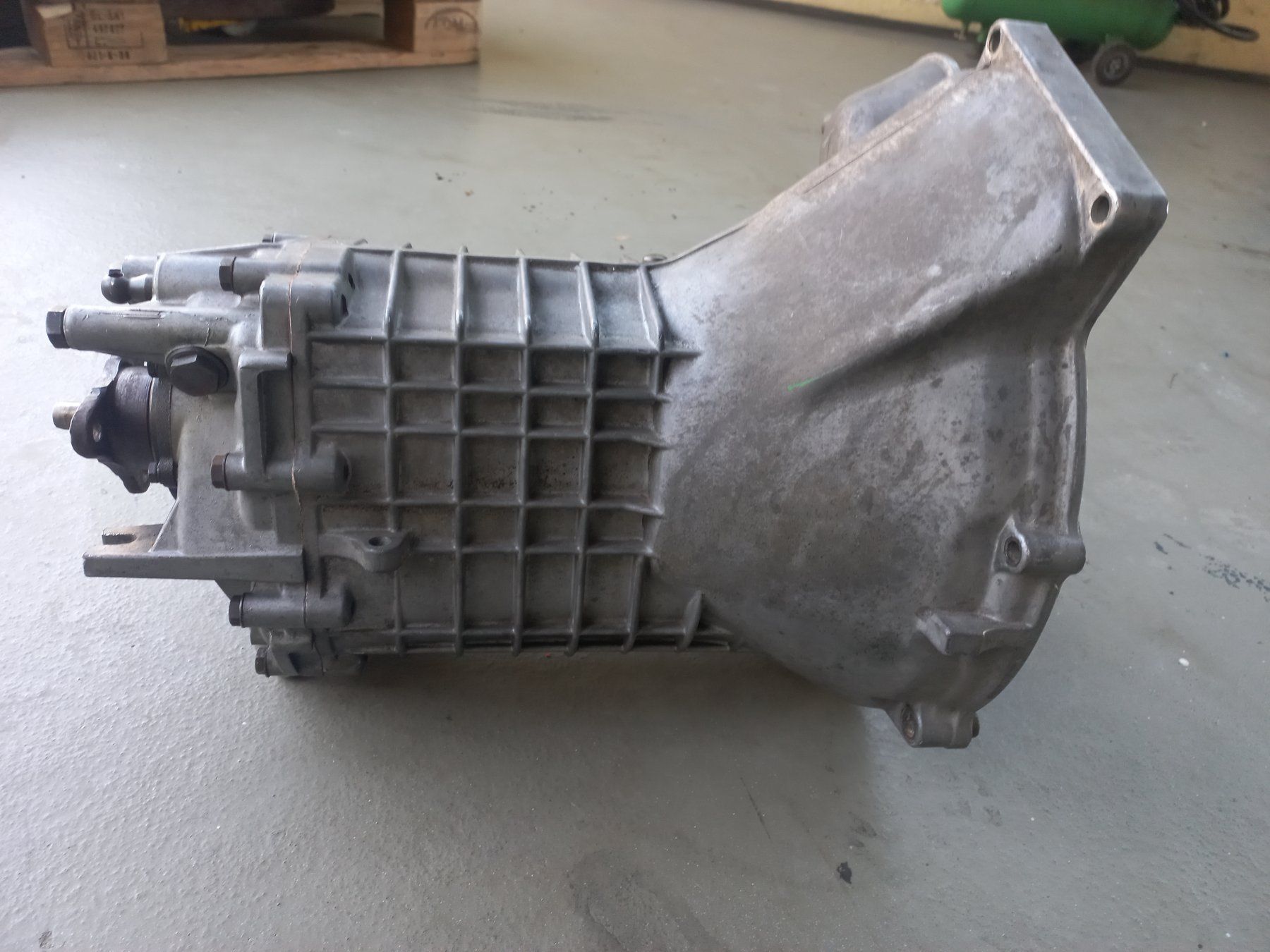 BMW Toutes les pièces auto: Oldtimer - Getriebe / Schaltgetriebe BMW vermutlich von 2002 – D'occasion à Dulliken par Dullikenlerchclassic 1